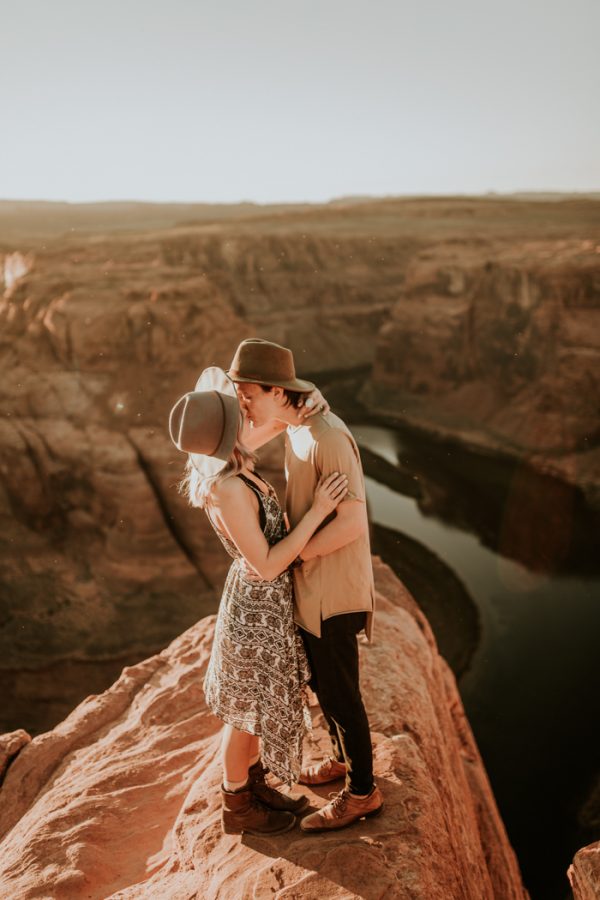jaw-dropping-destination-engagement-session-at-horseshoe-bend-17