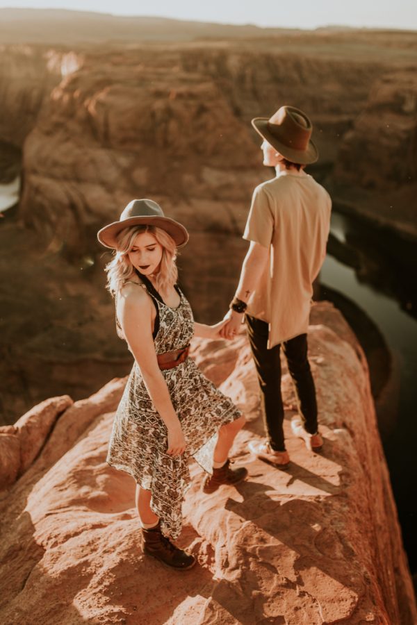 jaw-dropping-destination-engagement-session-at-horseshoe-bend-18