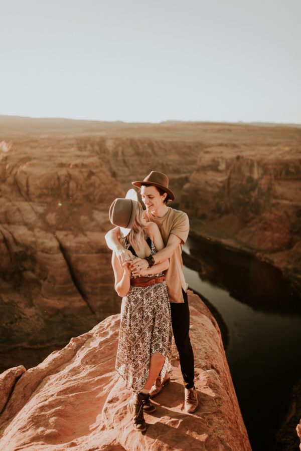 jaw-dropping-destination-engagement-session-at-horseshoe-bend-21