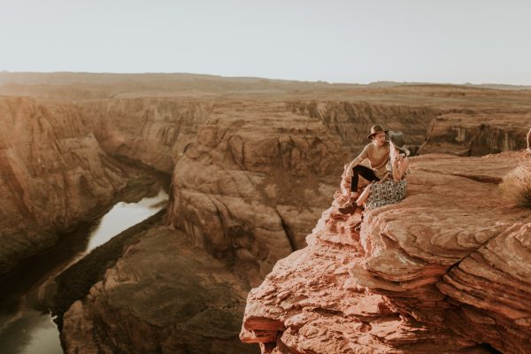jaw-dropping-destination-engagement-session-at-horseshoe-bend-23
