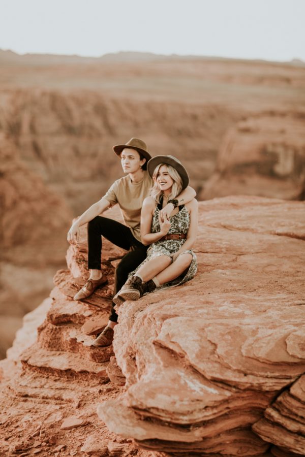 jaw-dropping-destination-engagement-session-at-horseshoe-bend-24