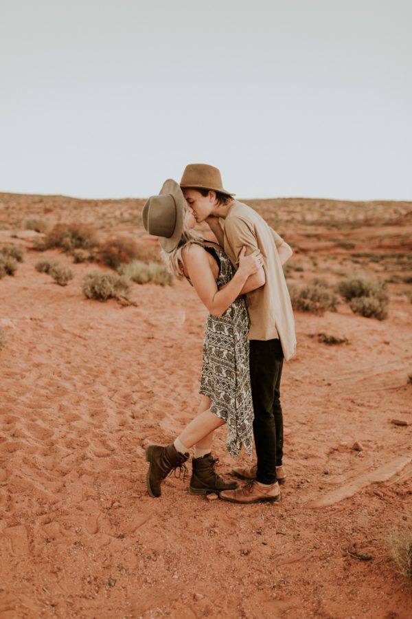 jaw-dropping-destination-engagement-session-at-horseshoe-bend-27