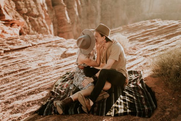 jaw-dropping-destination-engagement-session-at-horseshoe-bend-3
