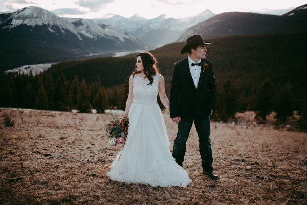spontaneous-helicopter-elopement-inspiration-in-bragg-creek-17