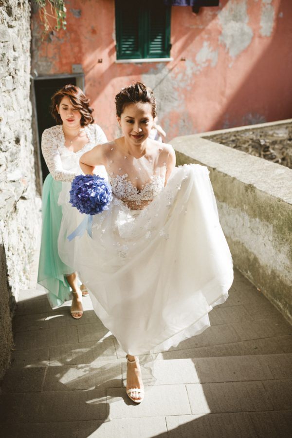 this-breathtaking-cinque-terre-wedding-has-the-most-stunning-bespoke-gown-11