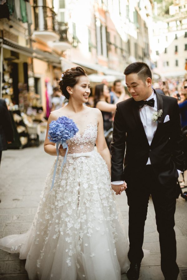 this-breathtaking-cinque-terre-wedding-has-the-most-stunning-bespoke-gown-16