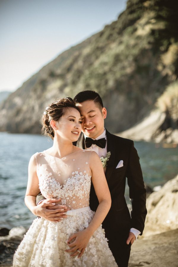 this-breathtaking-cinque-terre-wedding-has-the-most-stunning-bespoke-gown-23