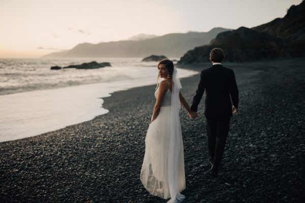 this-oceanside-wedding-at-shelter-cove-is-the-epitome-of-laid-back-chic-44-600x400