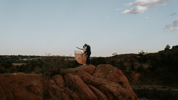 this-red-rocks-canyon-engagement-is-filled-with-copper-hues-17