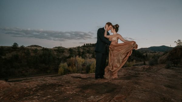 this-red-rocks-canyon-engagement-is-filled-with-copper-hues-5