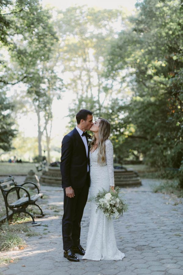 this-couple-threw-an-outdoor-barbecue-wedding-in-brooklyn-at-501-union-amber-gress-photography-20