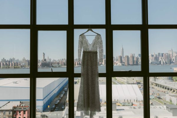 this-couple-threw-an-outdoor-barbecue-wedding-in-brooklyn-at-501-union-amber-gress-photography