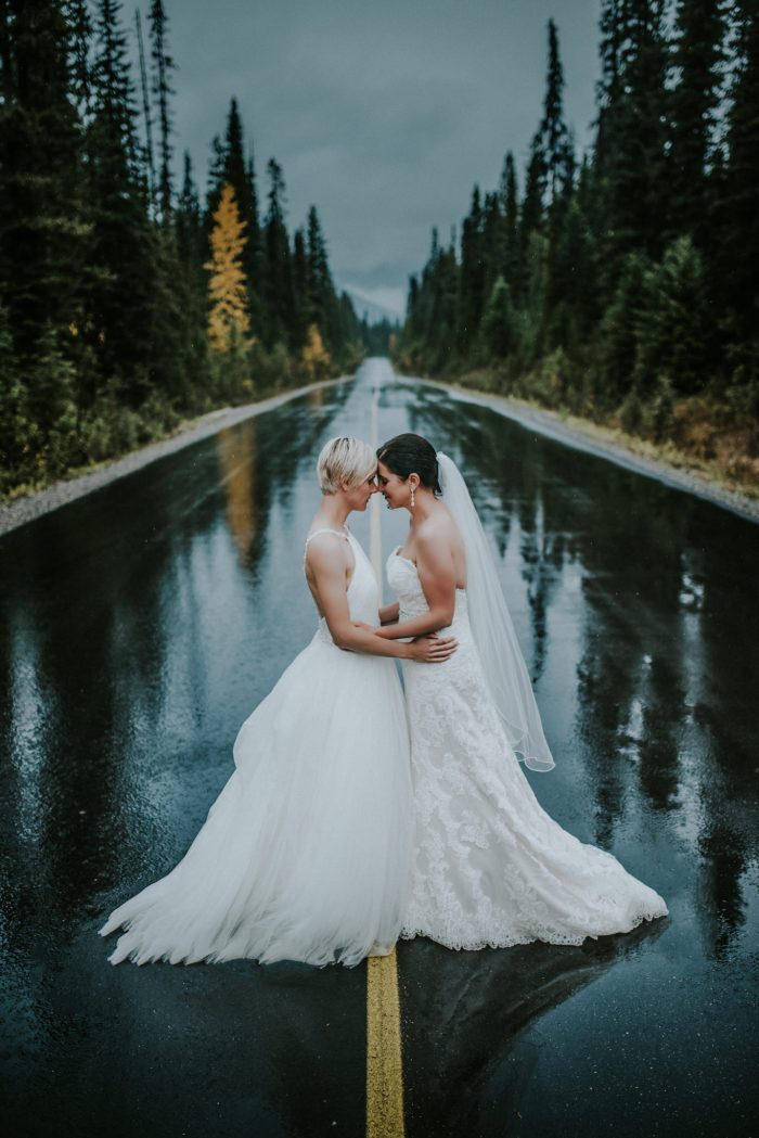 33 Photos That Prove Rain on Your Wedding Day Can be More