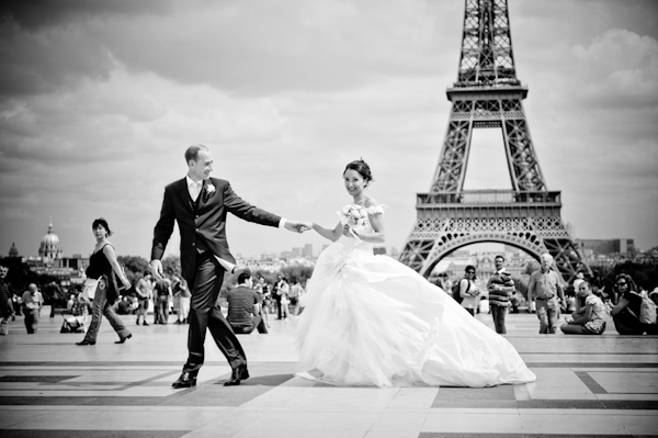 Bride And Groom At The Eiffel Tower Wedding Photo By Ivan Franchet