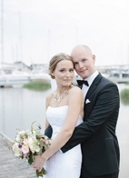 gray and white modern wedding, photo by Paige Winn Photo