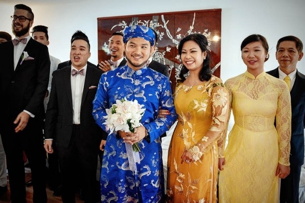 Traditional Vietnamese Wedding Bride and Groom Style