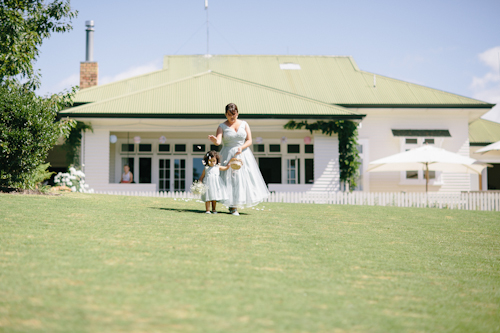 colorful handmade wedding in New Zealand with photos by Mary Sylvia Photography Inc. | junebugweddings.com