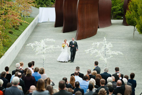 modern wedding with bright yellow details, photo by The Popes