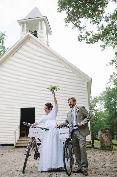 Cades Cove National Park wedding at Primitive Baptist Church, photos by Dixie Pixel Photography | junebugweddings.com