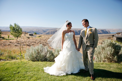 Cave B Winery Wedding in Washington; photos by Belathée Photography | junebugweddings.com