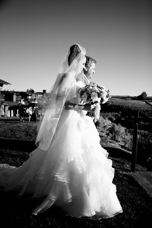 Cave B Winery Wedding in Washington; photos by Belathée Photography | junebugweddings.com