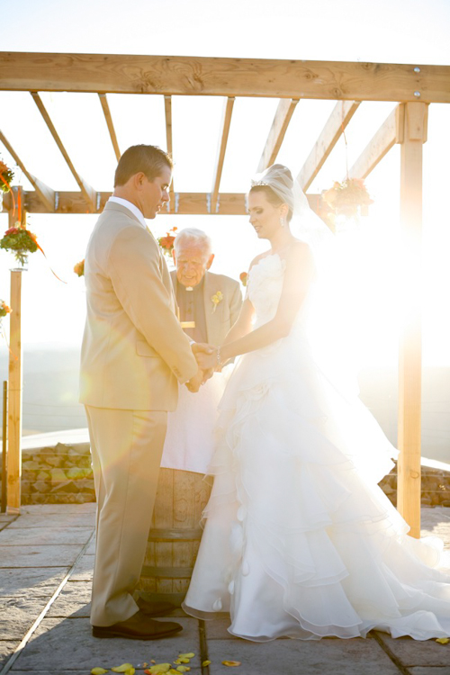 Cave B Winery Wedding in Washington; photos by Belathée Photography | junebugweddings.com