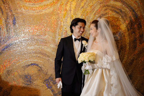 Elegant Japanese wedding at the Tokyo American Club - photos by 37 Frames Photography | junebugweddings.com