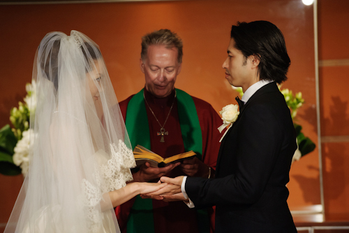 Elegant Japanese wedding at the Tokyo American Club - photos by 37 Frames Photography | junebugweddings.com