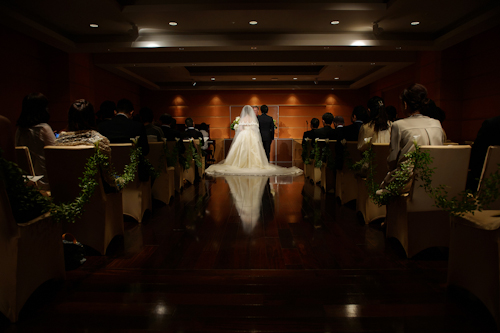 Elegant Japanese wedding at the Tokyo American Club - photos by 37 Frames Photography | junebugweddings.com