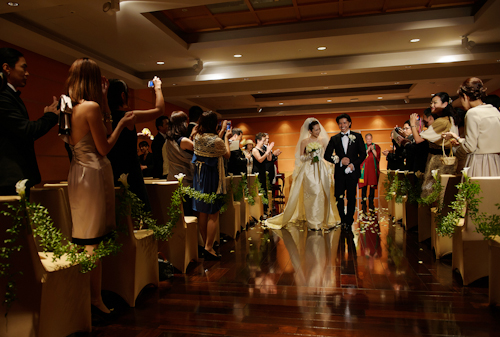 Elegant Japanese wedding at the Tokyo American Club - photos by 37 Frames Photography | junebugweddings.com