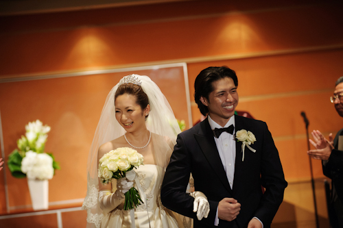 Elegant Japanese wedding at the Tokyo American Club - photos by 37 Frames Photography | junebugweddings.com