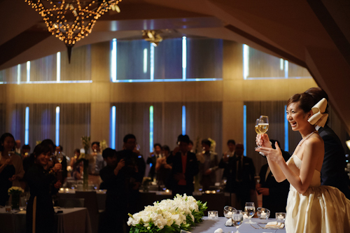 Elegant Japanese wedding at the Tokyo American Club - photos by 37 Frames Photography | junebugweddings.com