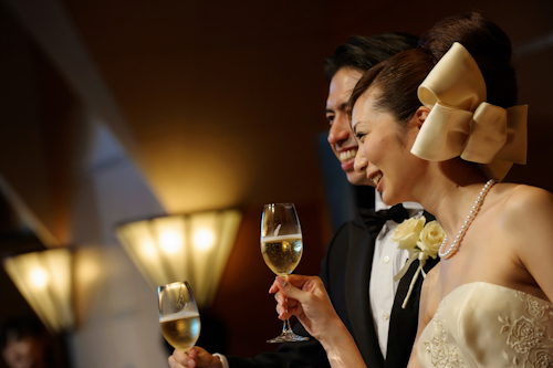 Elegant Japanese wedding at the Tokyo American Club - photos by 37 Frames Photography | junebugweddings.com