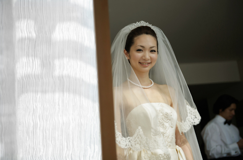 Elegant Japanese wedding at the Tokyo American Club - photos by 37 Frames Photography | junebugweddings.com