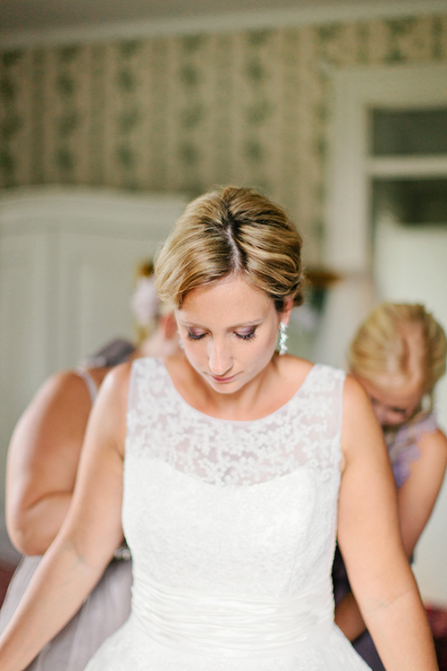 fresh and pretty countryside wedding in Gnesta, Sweden, photos by 2 Brides Photography | junebugweddings.com