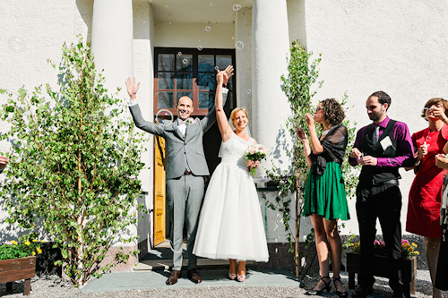 fresh and pretty countryside wedding in Gnesta, Sweden, photos by 2 Brides Photography | junebugweddings.com