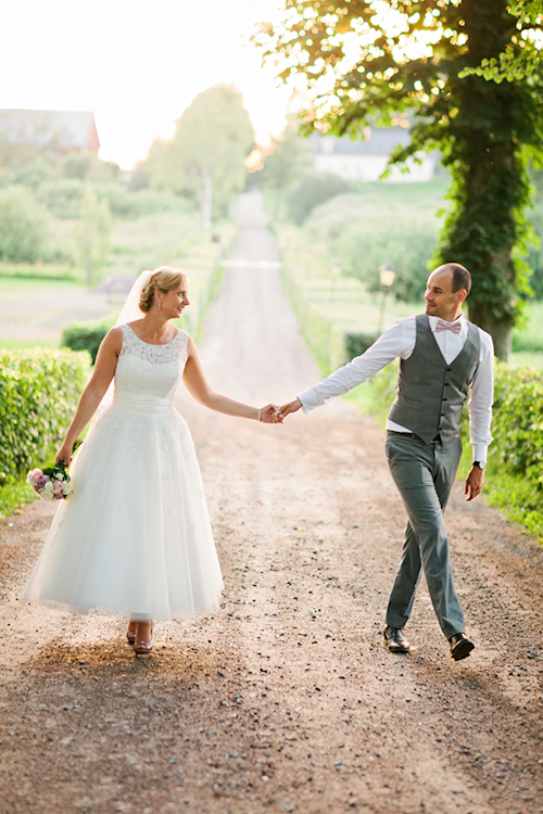 fresh and pretty countryside wedding in Gnesta, Sweden, photos by 2 Brides Photography | junebugweddings.com