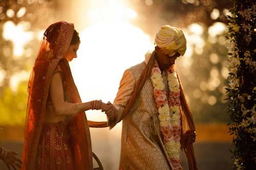 Bright, exuberant Hindu wedding - photos by Cathy and David Photographers | junebugweddings.com