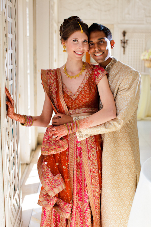 Bright, exuberant Hindu wedding - photos by Cathy and David Photographers | junebugweddings.com