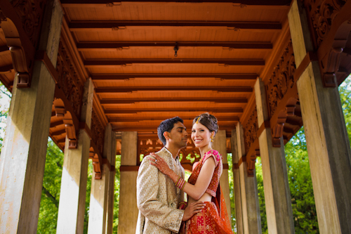 Bright, exuberant Hindu wedding - photos by Cathy and David Photographers | junebugweddings.com