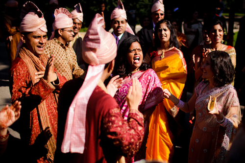 Bright, exuberant Hindu wedding - photos by Cathy and David Photographers | junebugweddings.com