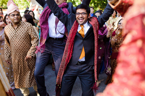 Bright, exuberant Hindu wedding - photos by Cathy and David Photographers | junebugweddings.com