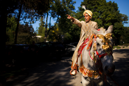 Bright, exuberant Hindu wedding - photos by Cathy and David Photographers | junebugweddings.com