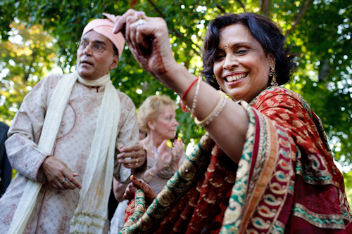 Bright, exuberant Hindu wedding - photos by Cathy and David Photographers | junebugweddings.com