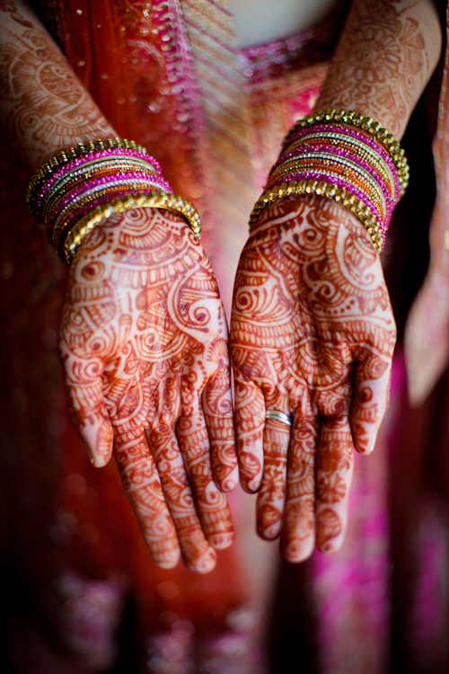 Bright, exuberant Hindu wedding - photos by Cathy and David Photographers | junebugweddings.com