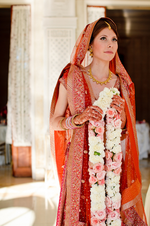 Bright, exuberant Hindu wedding - photos by Cathy and David Photographers | junebugweddings.com