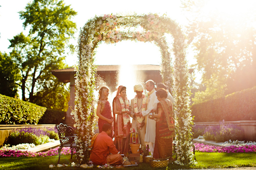 Bright, exuberant Hindu wedding - photos by Cathy and David Photographers | junebugweddings.com