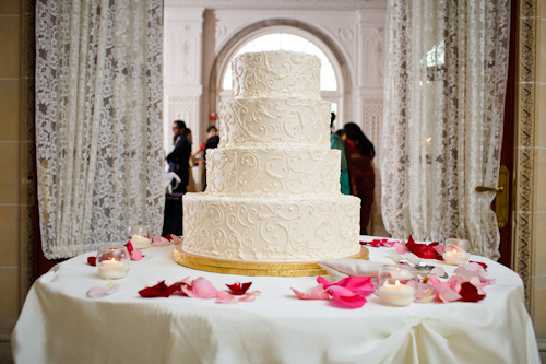 Bright, exuberant Hindu wedding - photos by Cathy and David Photographers | junebugweddings.com