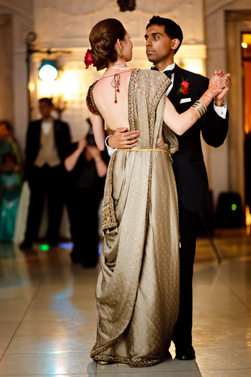 Bright, exuberant Hindu wedding - photos by Cathy and David Photographers | junebugweddings.com