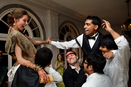 Bright, exuberant Hindu wedding - photos by Cathy and David Photographers | junebugweddings.com